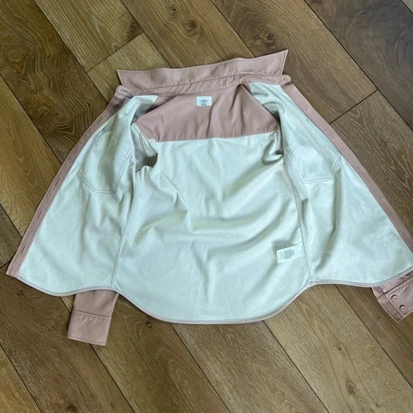 Like-new Aritzia WILFRED faux leather shirt/shacket in excellent condition - Picture 3 of 6